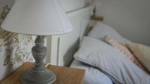 Katil atau katil-katil dalam bilik di Superbe appartement proche port Guillaume