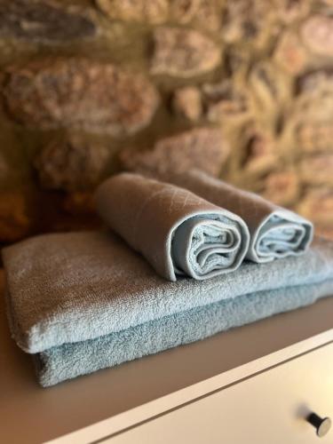 a pile of towels sitting on top of a counter at Casa de Pombares in Veigas