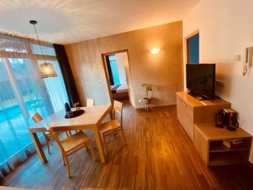 a living room with a table and a television at Gasthof Residence Brugghof & Erlhof in Campo Tures
