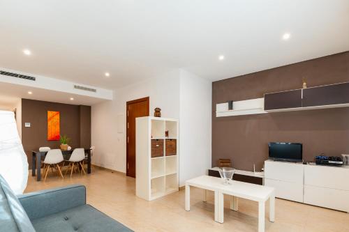 a living room with a couch and a table at Apartamento Confort Valderrobres in Valderrobres