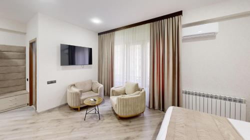 Телевизор и/или развлекательный центр в Royal Renaissance Hotel