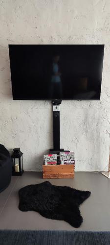 a black furry rug in front of a flat screen tv at Oldtown Prishtina Apartments in Pristina