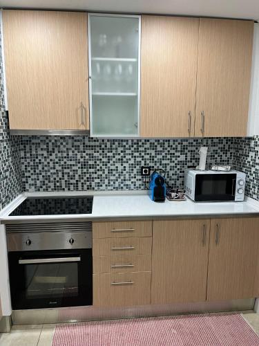 Η κουζίνα ή μικρή κουζίνα στο Quarto suite em apartamento compartilhado