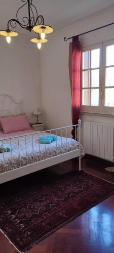 a bedroom with a bed in a room with a rug at B&B Villa Victoria in Ragusa