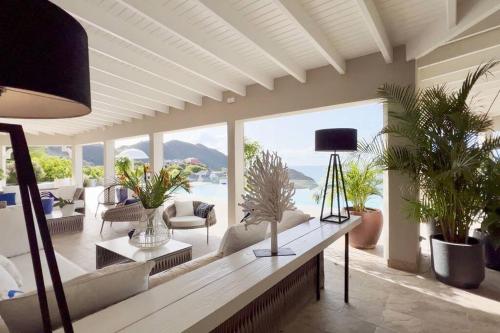 Χώρος καθιστικού στο Luxurious 7-Bedroom Villa with magnificent view