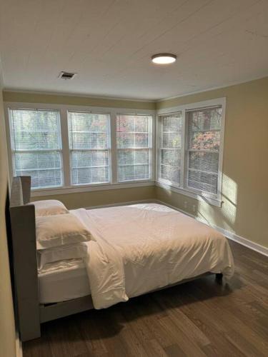 Gallery image of Creekside Cabin - 5 Mins from LA TECH and Sports Complex in Ruston
