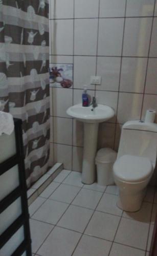 Bilik mandi di Haciendo Amigos en El Canasto