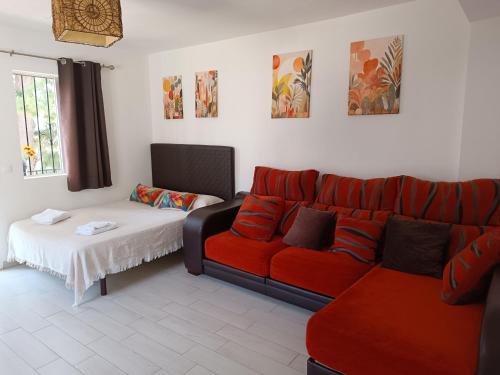 A seating area at Estudio a 50mt del mar, zona Palacio de Congresos Apto 7