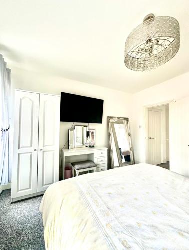a white bedroom with a bed and a mirror at Arthur Street, Stylish 3 Bedroom House in Hull