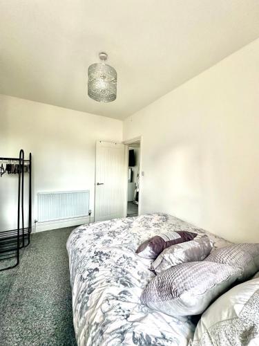 a bedroom with a bed with a snake on it at Arthur Street, Stylish 3 Bedroom House in Hull