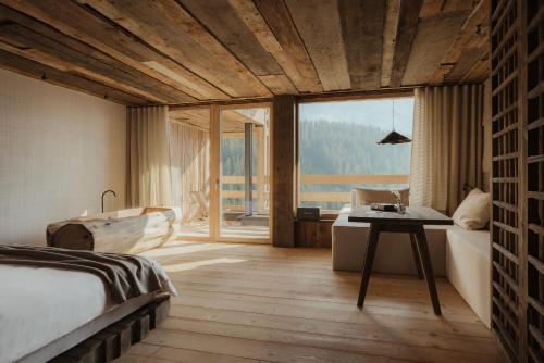 Una cama o camas en una habitación de eriro