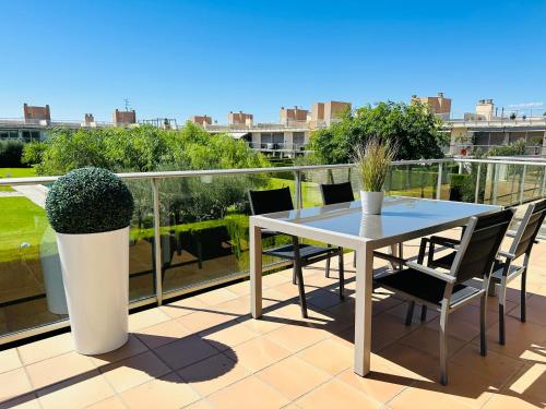 Apartamento en l'Ampolla con piscina