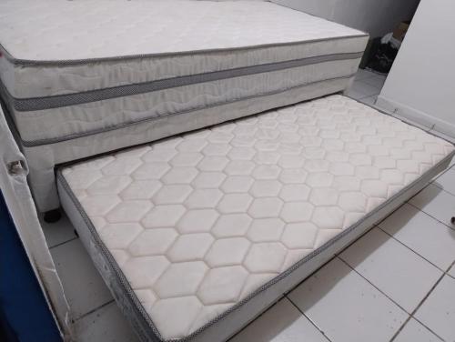 two beds sitting on top of each other at Kitnet aconchegante in Olinda