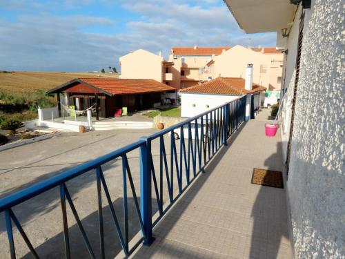Un balcón o terraza de Casa do Portão Azul - Dourada