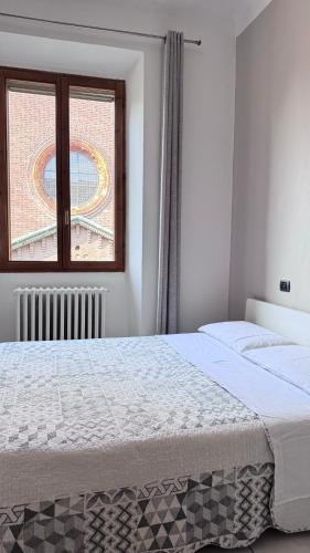 a bedroom with a large bed and a window at Sawasdee 37 in Monza