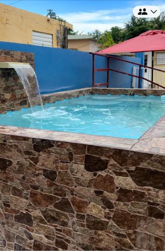Kolam renang di atau dekat dengan The Little Blue House
