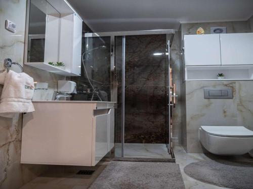 Koupelna v ubytování Apartman DND LUX sa garazom