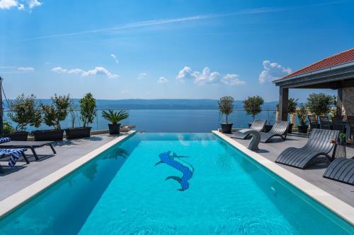 Luxury Villa POCRNJA -heated pool, sauna, jacuzzi, pool table