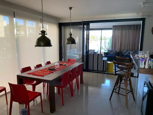 Χώρος καθιστικού στο Verão Perfeito no Condomínio Malibu!