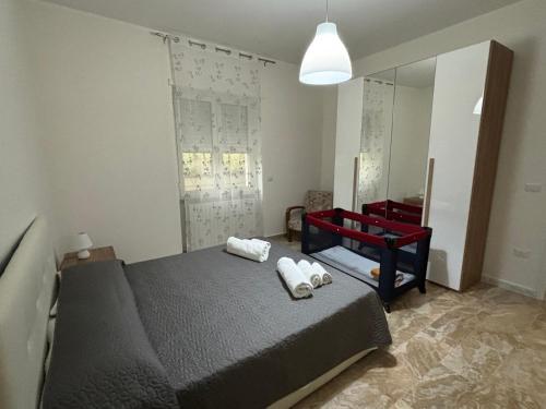 a bedroom with a bed and a large mirror at Il Mulino in Castelpetroso