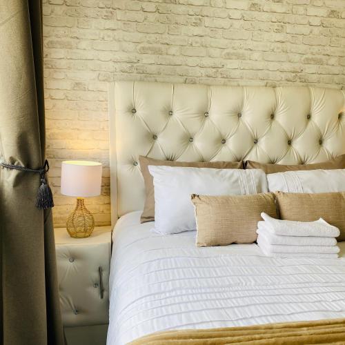 Llit o llits en una habitació de Comfy Corner Windhoek