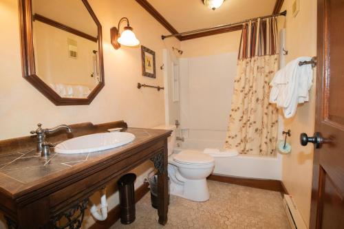 Koupelna v ubytování ML217 Whimsical Retreat Close to Village & Lifts EZ Parking