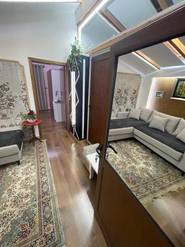 Ruang duduk di Vila Katalea