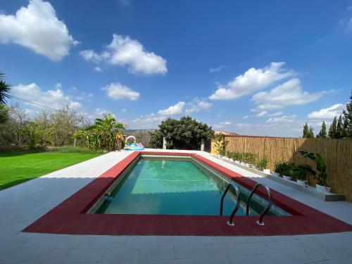 Πισίνα στο ή κοντά στο Guesthouse in Torrent