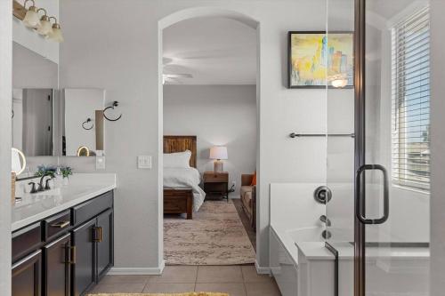 Phòng tắm tại Family Vacation Home