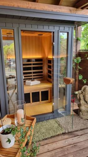 a garden room with a table and glass doors at Ökologisches Hideaway mit Sauna und großem Garten in Seßlach
