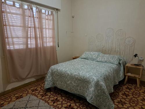 a bedroom with a bed and a window at Habitaciones en Casa Típica Mendocina in Mendoza