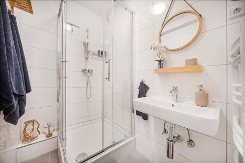 Koupelna v ubytování Excellence Deluxe Suite mit Balkon & Stadtblick - zentral an der Messe Essen
