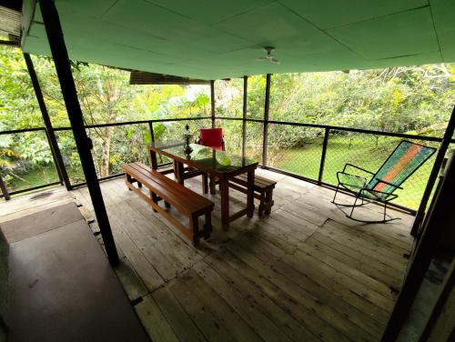 En balkon eller terrasse på Hospedaje refugio en el Bosque