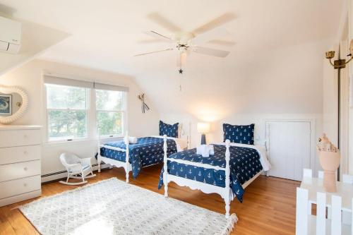Ένα ή περισσότερα κρεβάτια σε δωμάτιο στο Spacious Home with Sprawling Yard