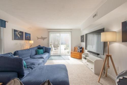 Χώρος καθιστικού στο 0 6 Miles to Beach Great for families