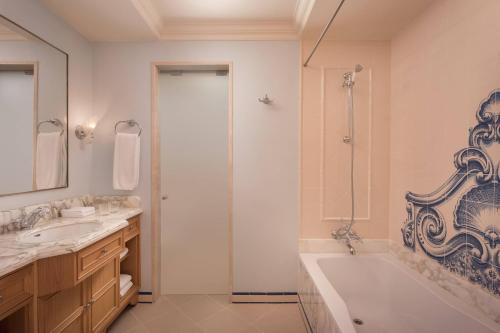 Koupelna v ubytování Pine Cliffs Residence, a Luxury Collection Resort, Algarve