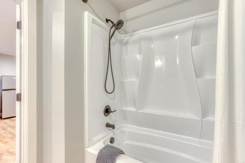 a white shower in a bathroom with a shower curtain at Mt Air Motel in Mount Hood Village