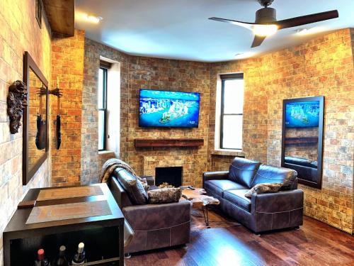 a living room with a couch and a fireplace at The Picasso on Lincoln Park in Chicago