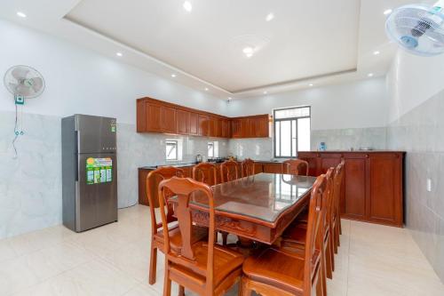 Η κουζίνα ή μικρή κουζίνα στο C2-53 Hoàng My Villa