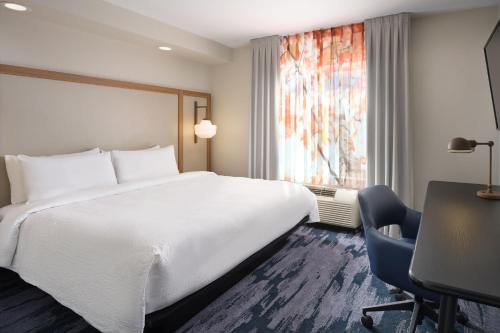 Postel nebo postele na pokoji v ubytování Fairfield Inn & Suites Columbia Northeast