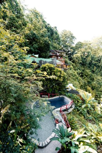 Taman di luar Sacred Mandala retreat center Ubud