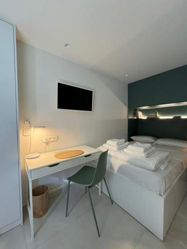 Microhome in Philopappos Hill
