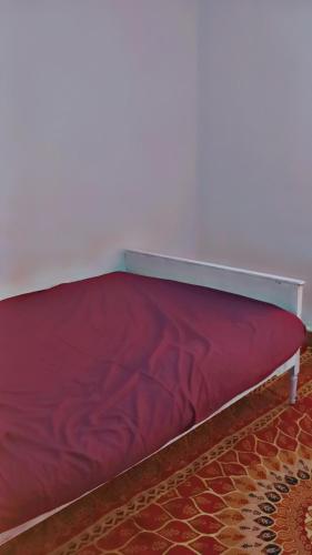 Postel nebo postele na pokoji v ubytování القاهره الجديده غرفة للفتيات فقط