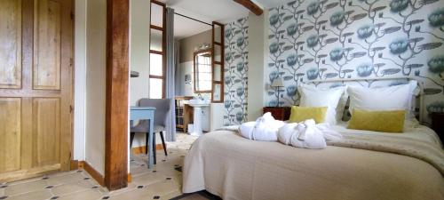 a bedroom with a bed with towels on it at La Source in Saint-Cybranet