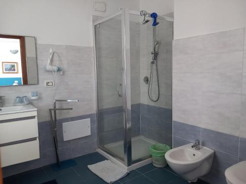 Ένα μπάνιο στο Villa Teodora