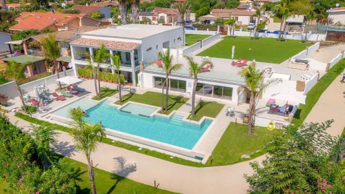 Bazén v ubytování Palm Beach Resort nebo v jeho okolí