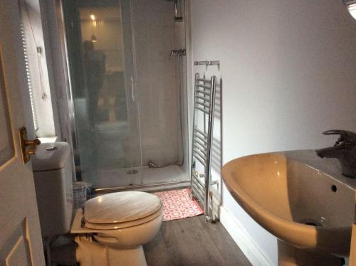 Phòng tắm tại 2 bedroom apartment