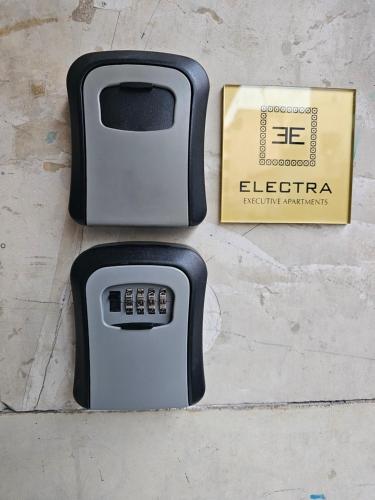 two black and white soap dispensers next to a box at Elektra's Apartment#2, 1ος, διαμέρισμα στο κέντρο της Λάρισας με δωρεάν Parking και Πρωΐνό in Larisa