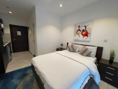 Ένα ή περισσότερα κρεβάτια σε δωμάτιο στο Embassy Apartments