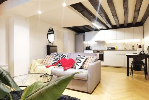 60m2 New designed 2 bdrs apt heart of Paris 75002 N2-108